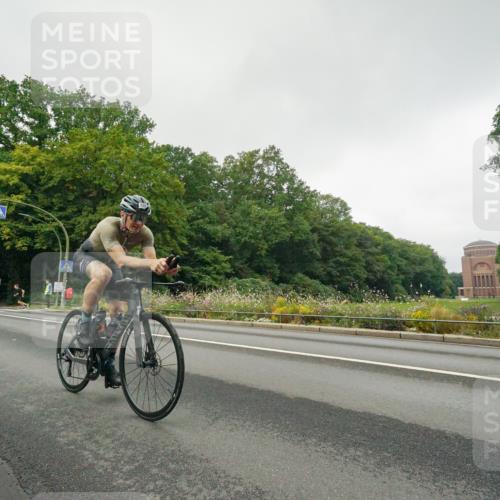 14.09.2025 - Stadtparktriathlon Michael Burmester http://msf.ph/oto/8889402 14.09.2025 09:11:49 Radfahren 335, 338, 394 meine-sportfotos.de