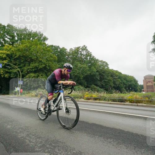 14.09.2025 - Stadtparktriathlon Michael Burmester http://msf.ph/oto/8889423 14.09.2025 09:12:45 Radfahren 320, 334, 356, 422 meine-sportfotos.de