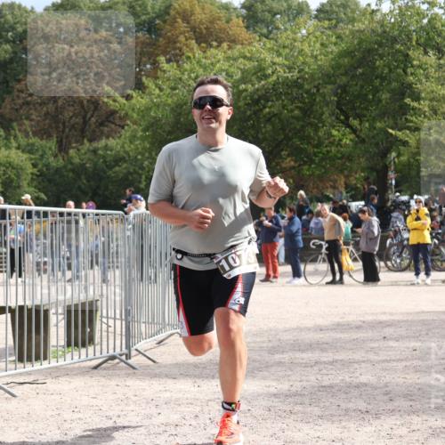 14.09.2025 - Stadtparktriathlon Strokosch-Dieckow http://msf.ph/oto/8889430 14.09.2025 12:42:02 Ziel 1073 meine-sportfotos.de