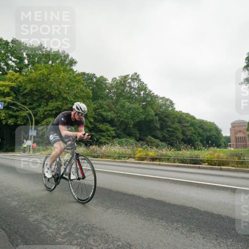 14.09.2025 - Stadtparktriathlon Michael Burmester http://msf.ph/oto/8889440 14.09.2025 09:13:23 Radfahren 327, 359 meine-sportfotos.de