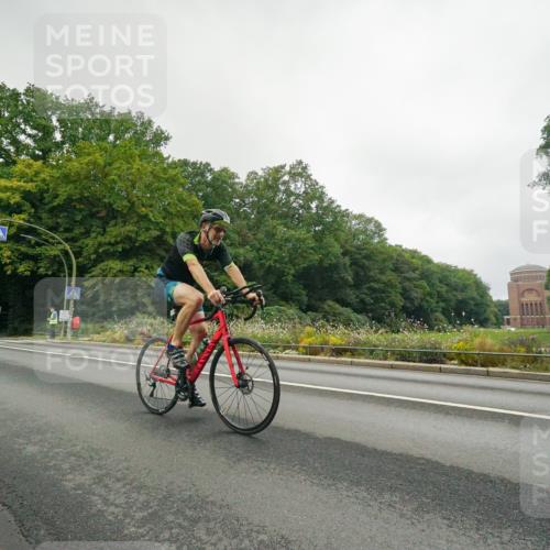 14.09.2025 - Stadtparktriathlon Michael Burmester http://msf.ph/oto/8889441 14.09.2025 09:13:24 Radfahren 304, 327, 359 meine-sportfotos.de
