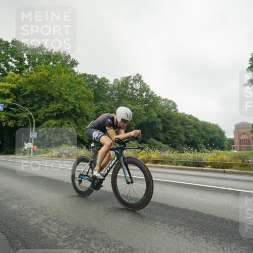 14.09.2025 - Stadtparktriathlon Michael Burmester http://msf.ph/oto/8889443 14.09.2025 09:13:33 Radfahren 304, 346, 386, 425 meine-sportfotos.de