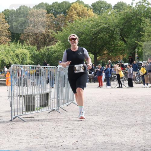 14.09.2025 - Stadtparktriathlon Strokosch-Dieckow http://msf.ph/oto/8889466 14.09.2025 12:42:51 Ziel 952 meine-sportfotos.de