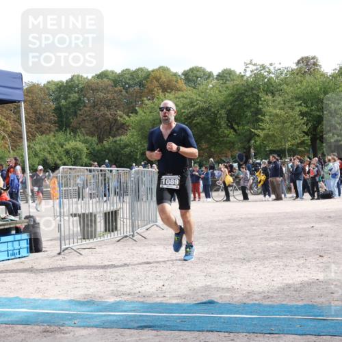 14.09.2025 - Stadtparktriathlon Strokosch-Dieckow http://msf.ph/oto/8889493 14.09.2025 12:43:01 Ziel 986, 1087, 1089 meine-sportfotos.de