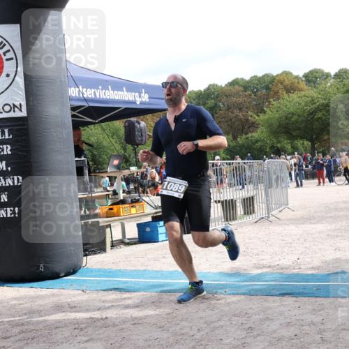 14.09.2025 - Stadtparktriathlon Strokosch-Dieckow http://msf.ph/oto/8889498 14.09.2025 12:43:02 Ziel 986, 1087, 1089 meine-sportfotos.de