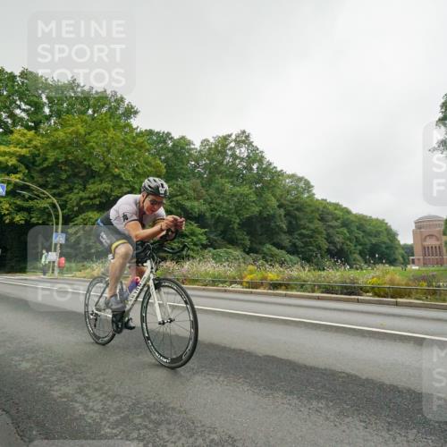 14.09.2025 - Stadtparktriathlon Michael Burmester http://msf.ph/oto/8889512 14.09.2025 09:15:23 Radfahren 323, 341, 349, 379, 410 meine-sportfotos.de