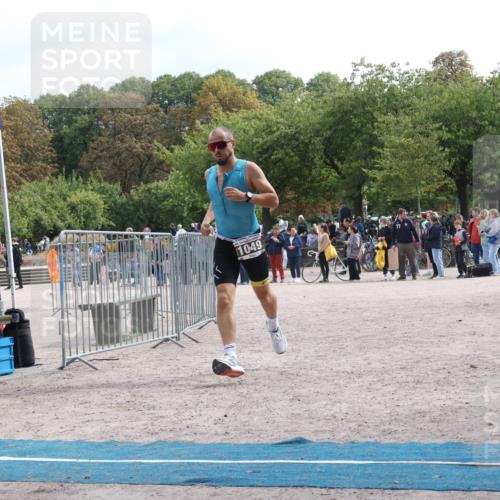 14.09.2025 - Stadtparktriathlon Strokosch-Dieckow http://msf.ph/oto/8889514 14.09.2025 12:43:09 Ziel 1049, 1087 meine-sportfotos.de