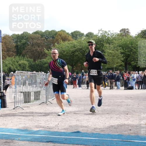 14.09.2025 - Stadtparktriathlon Strokosch-Dieckow http://msf.ph/oto/8889530 14.09.2025 12:43:22 Ziel 1084, 1086 meine-sportfotos.de