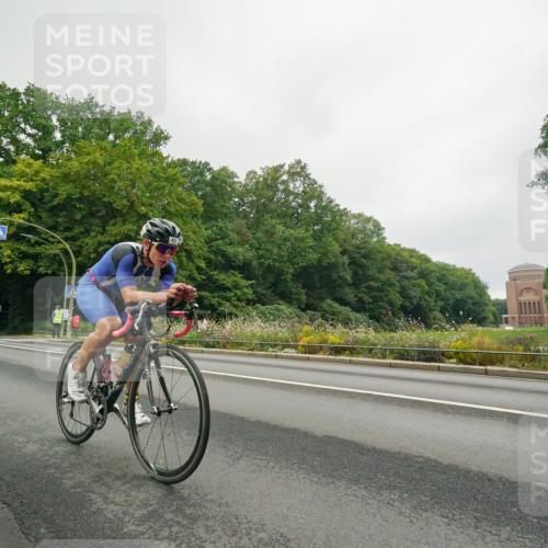 14.09.2025 - Stadtparktriathlon Michael Burmester http://msf.ph/oto/8889582 14.09.2025 09:16:49 Radfahren 303, 350, 372, 399, 435, 453, 457, 460, 462 meine-sportfotos.de