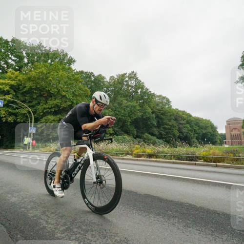 14.09.2025 - Stadtparktriathlon Michael Burmester http://msf.ph/oto/8889583 14.09.2025 09:16:51 Radfahren 303, 350, 372, 435, 453, 457 meine-sportfotos.de