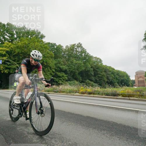 14.09.2025 - Stadtparktriathlon Michael Burmester http://msf.ph/oto/8889586 14.09.2025 09:16:53 Radfahren 303, 350, 453, 457 meine-sportfotos.de