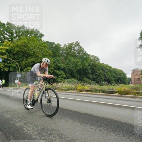 14.09.2025 - Stadtparktriathlon Michael Burmester http://msf.ph/oto/8889642 14.09.2025 09:18:01 Radfahren 307, 321, 322, 332, 412, 475 meine-sportfotos.de
