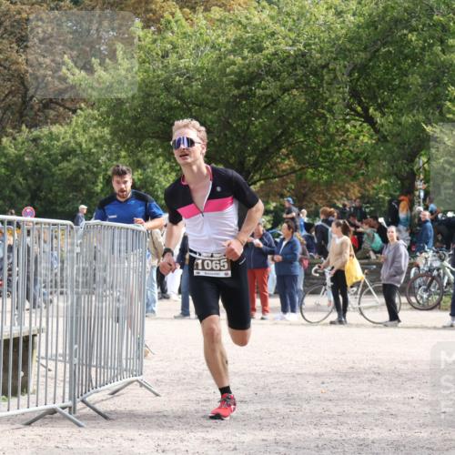 14.09.2025 - Stadtparktriathlon Strokosch-Dieckow http://msf.ph/oto/8889696 14.09.2025 12:45:06 Ziel 970, 1053, 1065 meine-sportfotos.de