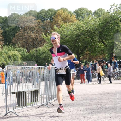 14.09.2025 - Stadtparktriathlon Strokosch-Dieckow http://msf.ph/oto/8889700 14.09.2025 12:45:07 Ziel 970, 1053, 1065 meine-sportfotos.de