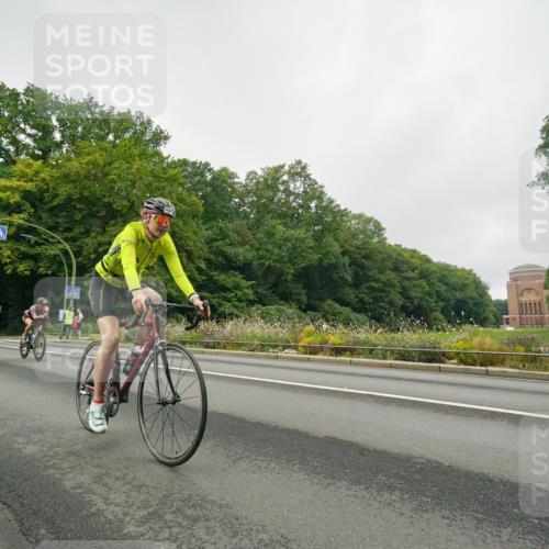 14.09.2025 - Stadtparktriathlon Michael Burmester http://msf.ph/oto/8889722 14.09.2025 09:19:30 Radfahren 304, 439, 443, 467, 477, 479, 486, 492, 494, 495 meine-sportfotos.de