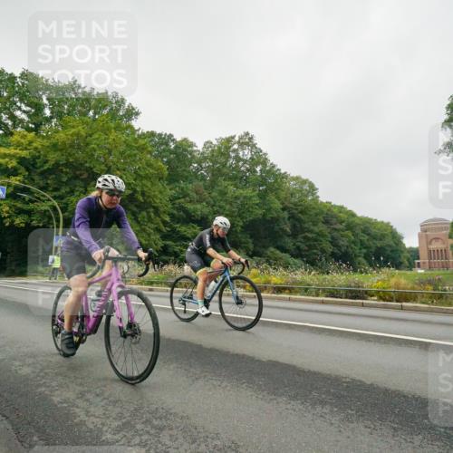 14.09.2025 - Stadtparktriathlon Michael Burmester http://msf.ph/oto/8889731 14.09.2025 09:19:37 Radfahren 324, 356, 382, 425, 477, 479, 492, 495, 497 meine-sportfotos.de