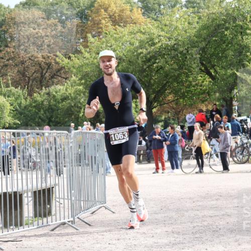 14.09.2025 - Stadtparktriathlon Strokosch-Dieckow http://msf.ph/oto/8889748 14.09.2025 12:45:28 Ziel 946, 1056, 1063 meine-sportfotos.de