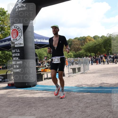 14.09.2025 - Stadtparktriathlon Strokosch-Dieckow http://msf.ph/oto/8889754 14.09.2025 12:45:29 Ziel 946, 1056, 1063 meine-sportfotos.de