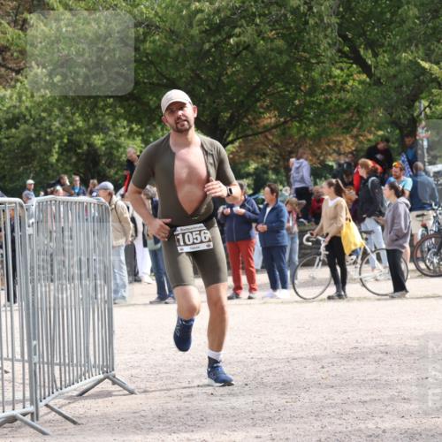 14.09.2025 - Stadtparktriathlon Strokosch-Dieckow http://msf.ph/oto/8889757 14.09.2025 12:45:33 Ziel 1056, 1063 meine-sportfotos.de