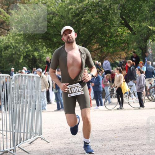 14.09.2025 - Stadtparktriathlon Strokosch-Dieckow http://msf.ph/oto/8889759 14.09.2025 12:45:33 Ziel 1056, 1063 meine-sportfotos.de