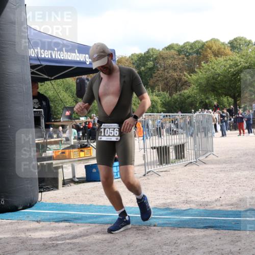 14.09.2025 - Stadtparktriathlon Strokosch-Dieckow http://msf.ph/oto/8889770 14.09.2025 12:45:35 Ziel 1056, 1063 meine-sportfotos.de