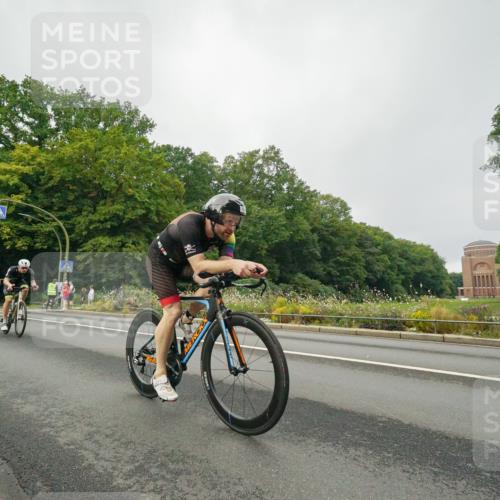 14.09.2025 - Stadtparktriathlon Michael Burmester http://msf.ph/oto/8889774 14.09.2025 09:20:31 Radfahren 301, 318, 326, 340, 345, 346, 347, 359, 363, 370, 371, 373, 377, 381, 389, 445 meine-sportfotos.de