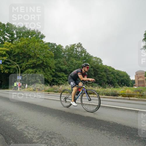 14.09.2025 - Stadtparktriathlon Michael Burmester http://msf.ph/oto/8889792 14.09.2025 09:20:36 Radfahren 301, 318, 326, 340, 345, 346, 347, 359, 363, 370, 373, 377, 381, 386, 389, 448 meine-sportfotos.de