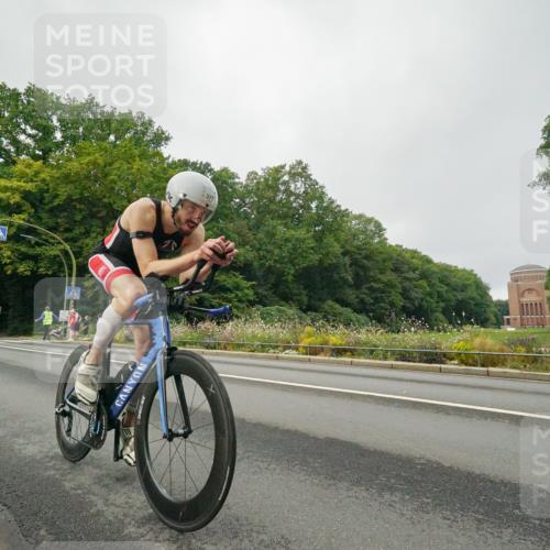 14.09.2025 - Stadtparktriathlon Michael Burmester http://msf.ph/oto/8889797 14.09.2025 09:20:40 Radfahren 318, 327, 346, 347, 377, 386, 389, 448 meine-sportfotos.de