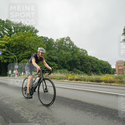 14.09.2025 - Stadtparktriathlon Michael Burmester http://msf.ph/oto/8889798 14.09.2025 09:20:41 Radfahren 327, 346, 377, 386, 448 meine-sportfotos.de