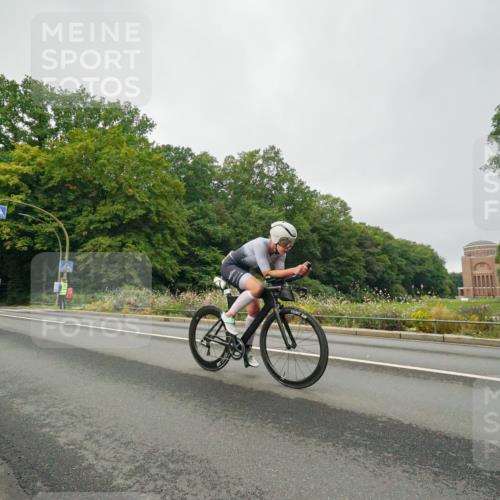 14.09.2025 - Stadtparktriathlon Michael Burmester http://msf.ph/oto/8889813 14.09.2025 09:21:08 Radfahren 339, 342, 380, 401, 404, 473, 500 meine-sportfotos.de