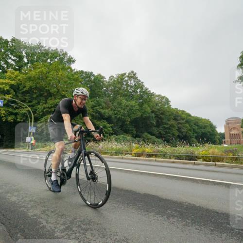 14.09.2025 - Stadtparktriathlon Michael Burmester http://msf.ph/oto/8889820 14.09.2025 09:21:11 Radfahren 339, 342, 380, 401, 404, 473, 500 meine-sportfotos.de