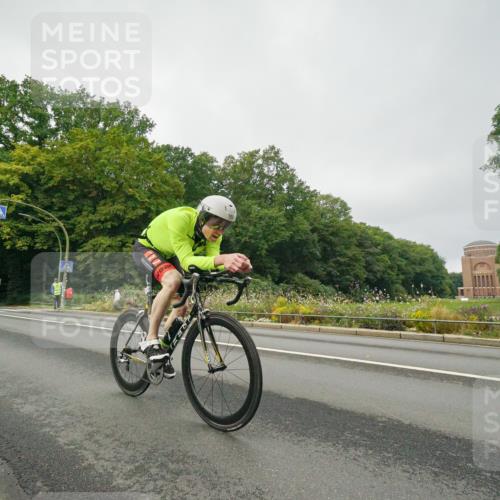 14.09.2025 - Stadtparktriathlon Michael Burmester http://msf.ph/oto/8889829 14.09.2025 09:21:27 Radfahren 323, 349, 352, 362, 375, 379, 393 meine-sportfotos.de