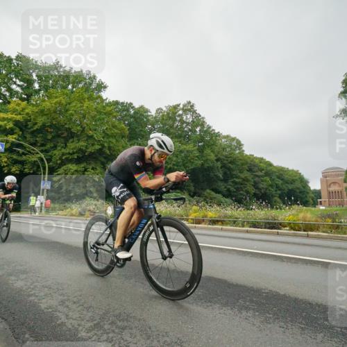 14.09.2025 - Stadtparktriathlon Michael Burmester http://msf.ph/oto/8889836 14.09.2025 09:21:33 Radfahren 323, 349, 365, 375, 379, 383, 393, 400 meine-sportfotos.de