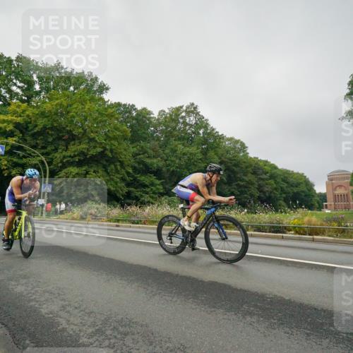 14.09.2025 - Stadtparktriathlon Michael Burmester http://msf.ph/oto/8889869 14.09.2025 09:22:16 Radfahren 311, 348, 361, 392, 398, 413, 414, 432, 487 meine-sportfotos.de