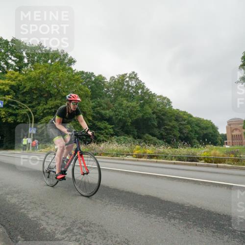 14.09.2025 - Stadtparktriathlon Michael Burmester http://msf.ph/oto/8889943 14.09.2025 09:23:45 Radfahren 350, 399, 453, 457, 488 meine-sportfotos.de