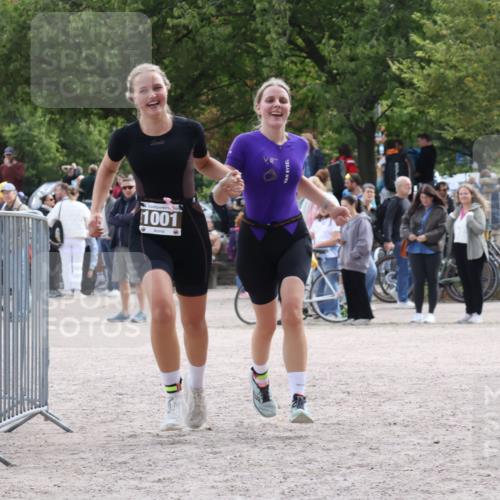 14.09.2025 - Stadtparktriathlon Strokosch-Dieckow http://msf.ph/oto/8889946 14.09.2025 12:48:09 Ziel 1001, 1002 meine-sportfotos.de