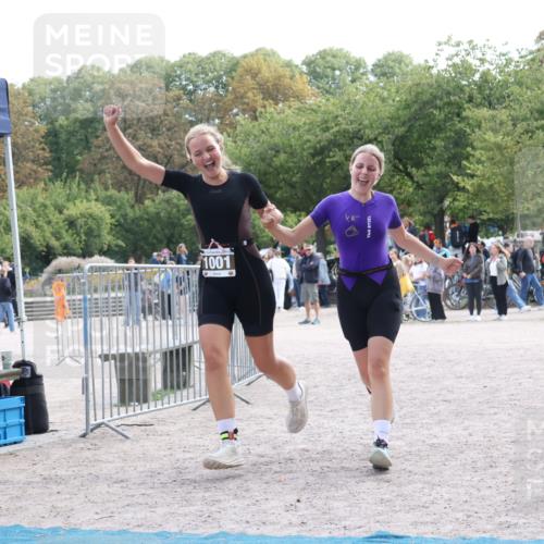 14.09.2025 - Stadtparktriathlon Strokosch-Dieckow http://msf.ph/oto/8889952 14.09.2025 12:48:11 Ziel 1001, 1002 meine-sportfotos.de