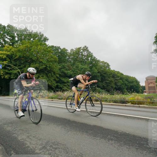 14.09.2025 - Stadtparktriathlon Michael Burmester http://msf.ph/oto/8889961 14.09.2025 09:24:42 Radfahren 321, 378, 405 meine-sportfotos.de