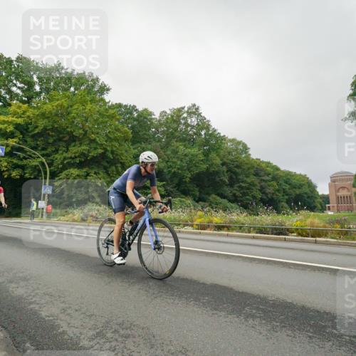 14.09.2025 - Stadtparktriathlon Michael Burmester http://msf.ph/oto/8890015 14.09.2025 09:26:09 Radfahren 395, 482 meine-sportfotos.de