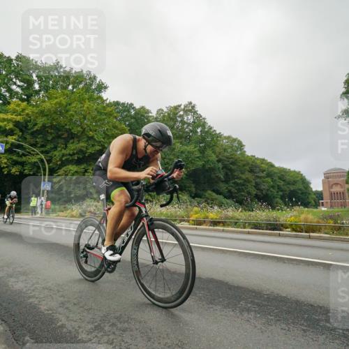 14.09.2025 - Stadtparktriathlon Michael Burmester http://msf.ph/oto/8890037 14.09.2025 09:26:32 Radfahren 306, 320, 338, 356, 381, 389, 419, 439, 447, 472 meine-sportfotos.de
