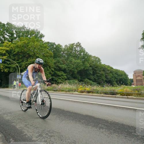 14.09.2025 - Stadtparktriathlon Michael Burmester http://msf.ph/oto/8890047 14.09.2025 09:26:43 Radfahren 302, 306, 338, 442, 456, 479 meine-sportfotos.de