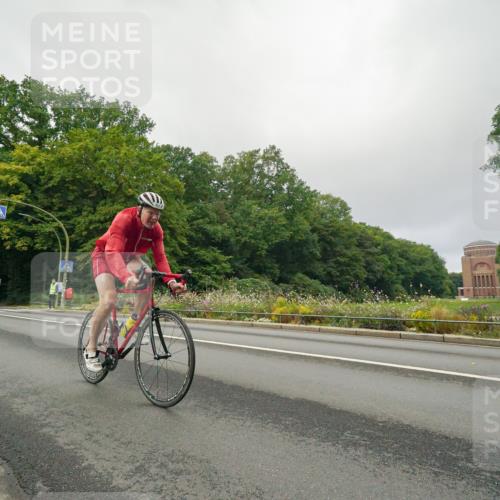 14.09.2025 - Stadtparktriathlon Michael Burmester http://msf.ph/oto/8890052 14.09.2025 09:26:47 Radfahren 302, 442, 456, 479 meine-sportfotos.de