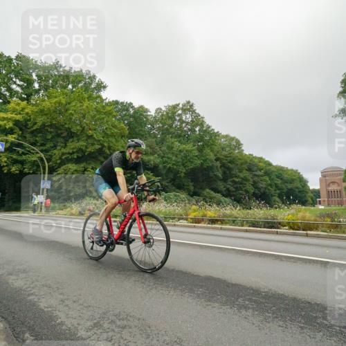 14.09.2025 - Stadtparktriathlon Michael Burmester http://msf.ph/oto/8890066 14.09.2025 09:27:24 Radfahren 346, 359, 438, 473, 494 meine-sportfotos.de