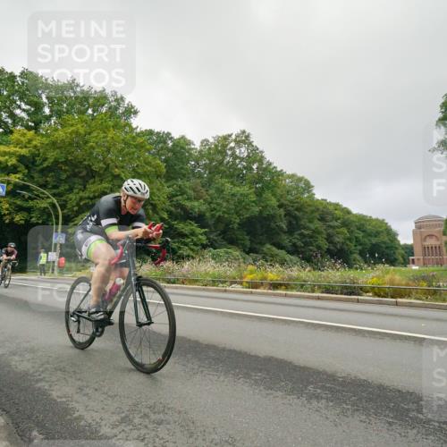 14.09.2025 - Stadtparktriathlon Michael Burmester http://msf.ph/oto/8890077 14.09.2025 09:27:43 Radfahren 379, 380, 386, 401, 404, 445, 506 meine-sportfotos.de