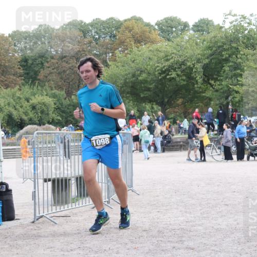 14.09.2025 - Stadtparktriathlon Strokosch-Dieckow http://msf.ph/oto/8890089 14.09.2025 12:52:31 Ziel 1098, 1174 meine-sportfotos.de