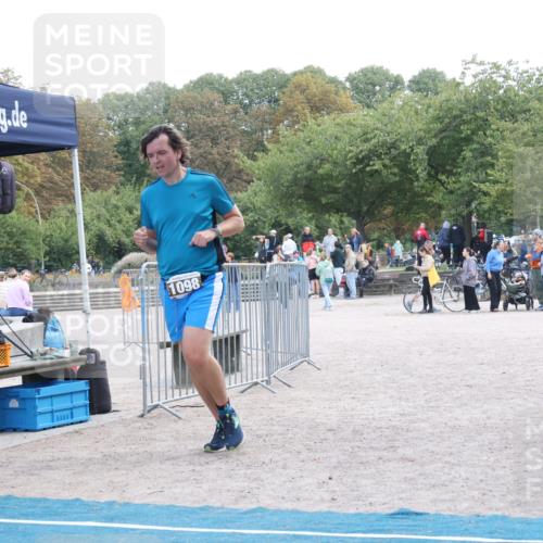 14.09.2025 - Stadtparktriathlon Strokosch-Dieckow http://msf.ph/oto/8890093 14.09.2025 12:52:32 Ziel 1098, 1174 meine-sportfotos.de