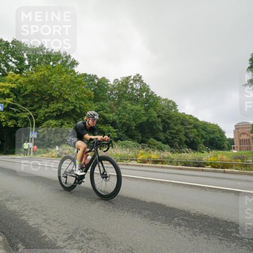 14.09.2025 - Stadtparktriathlon Michael Burmester http://msf.ph/oto/8890094 14.09.2025 09:28:15 Radfahren 327, 383, 393, 498 meine-sportfotos.de