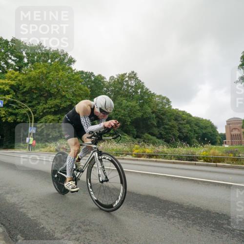 14.09.2025 - Stadtparktriathlon Michael Burmester http://msf.ph/oto/8890126 14.09.2025 09:29:13 Radfahren 402, 408, 416, 500 meine-sportfotos.de