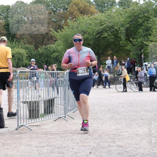 14.09.2025 - Stadtparktriathlon Strokosch-Dieckow http://msf.ph/oto/8890145 14.09.2025 12:54:25 Ziel 962, 1172, 1203 meine-sportfotos.de