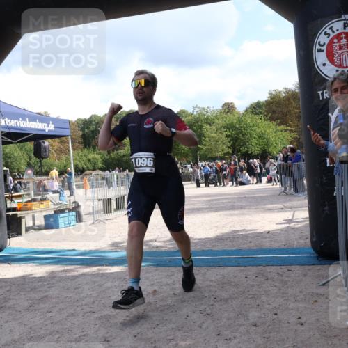 14.09.2025 - Stadtparktriathlon Strokosch-Dieckow http://msf.ph/oto/8890234 14.09.2025 12:55:44 Ziel 1096 meine-sportfotos.de